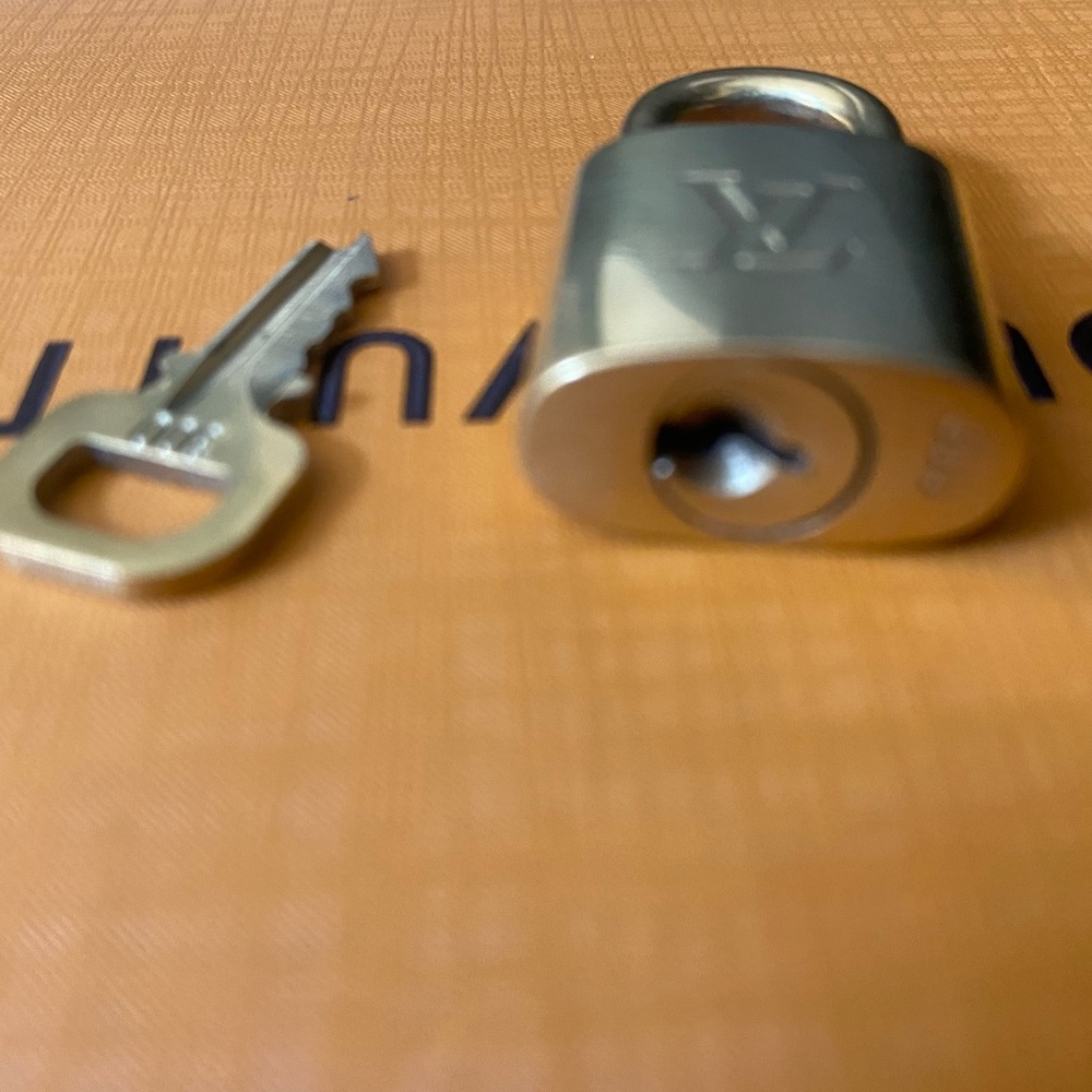 Beautiful Louis Vuitton Lock and Key - Picture 7 of 9